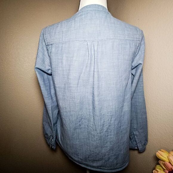 Tommy Hilfiger Blue Chambray Half Button Tab Sleeve Top Womens Size L - Picture 3 of 7